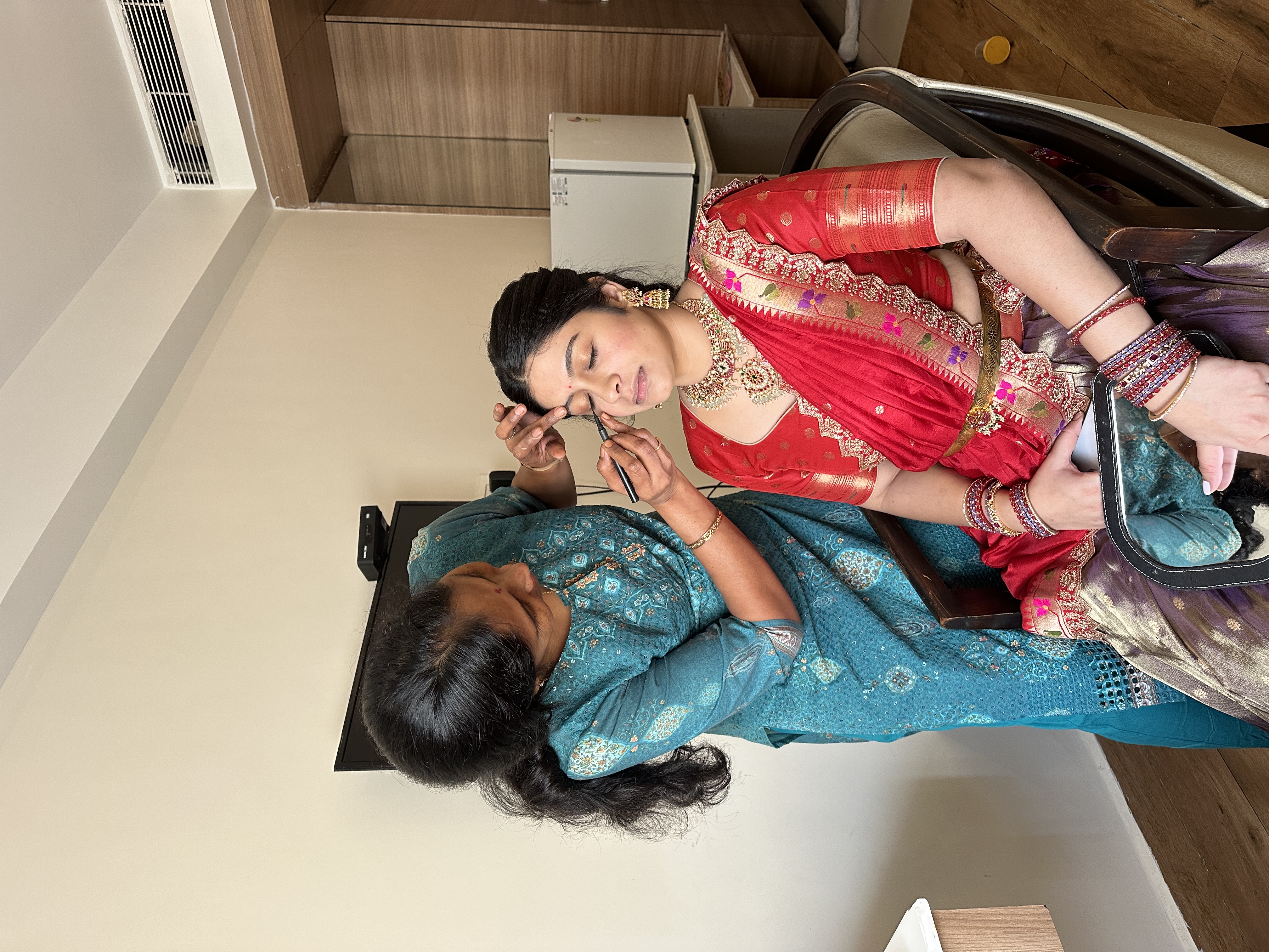 Anusha Vookanti doing party makeup for a client